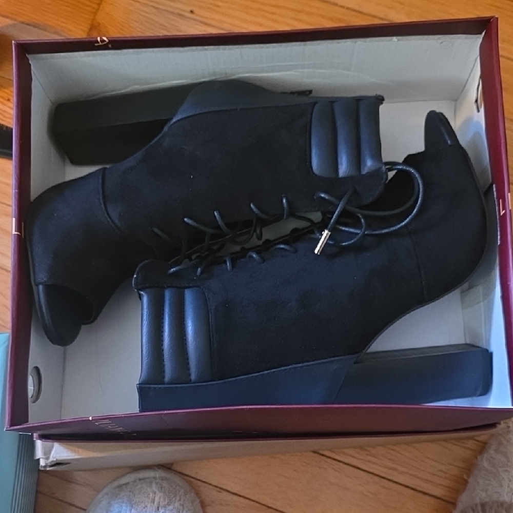 Elegant Black Lace-Up Peep-toe Boots